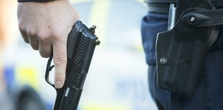 Police Officer shoots man armed with sword & handgun in St. Louis County